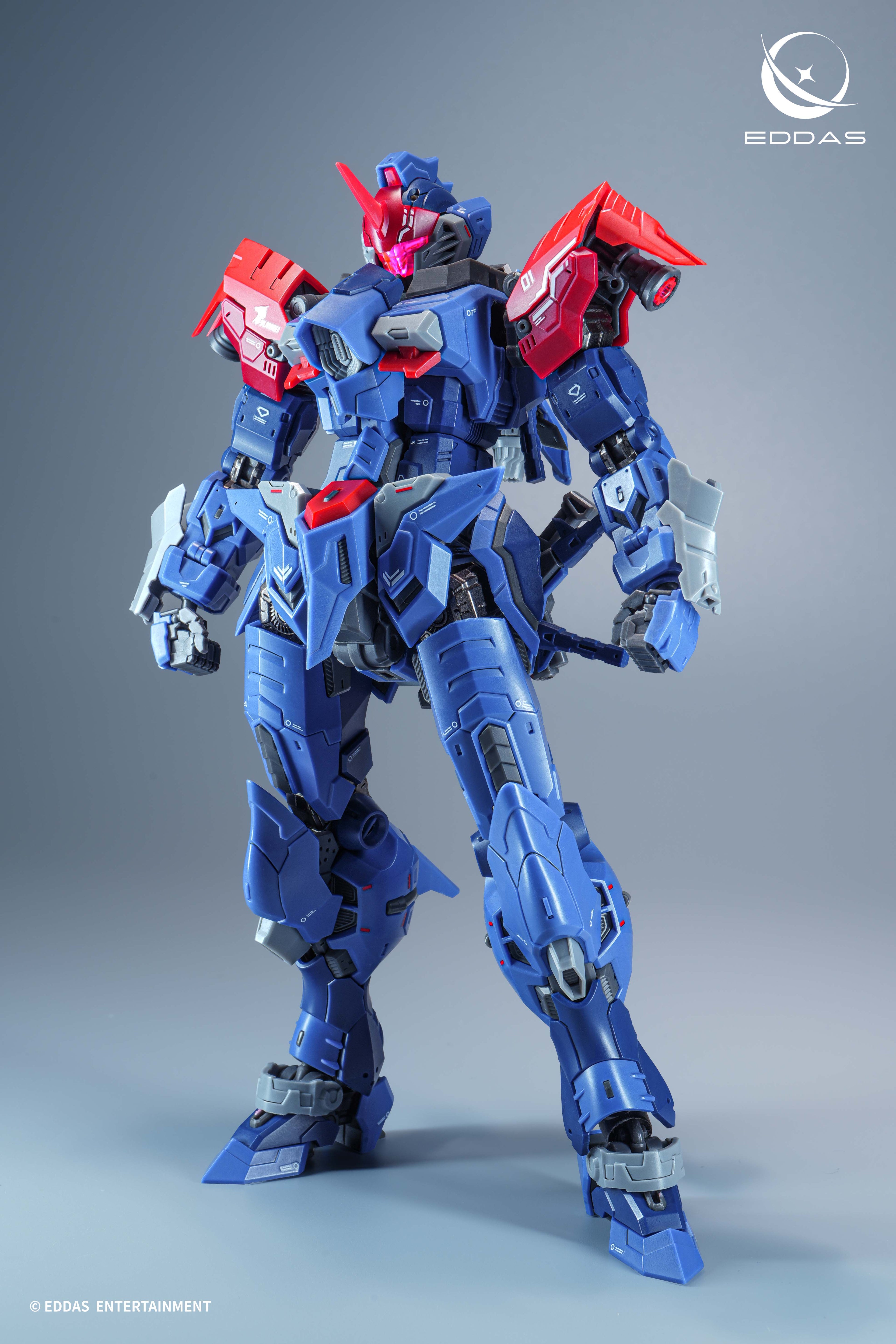 This is an image of the completed 1/100 Salamander Metal Frame Model Kit by Eddas