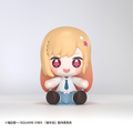 From the anime series "My Dress-Up Darling" comes a Huggy Good Smile figure of the cosplay-loving gal, Marin Kitagawa!
Huggy Good Smile is a new chibi figure series. A magnet is mounted on the back of the head, and the arms of the figure can be moved up and down to pose it. Be sure to add her to your collection!