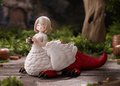  The figure has been carefully sculpted down to the finest details, making it a must-see for fans of the series. Despite her fluffy feathers and sharp dragon arms and legs, chimera Falin looks adorable as she devours delicious dungeon food and blushes with satisfaction. 