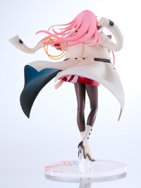 A 1/7 scale figure of Zero Two from Darling in the Franxx, based on an illustration by Masayoshi Tanaka, featuring her iconic coat, smile, and wind-blown hair. Includes stand.