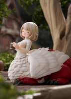  The figure has been carefully sculpted down to the finest details, making it a must-see for fans of the series. Despite her fluffy feathers and sharp dragon arms and legs, chimera Falin looks adorable as she devours delicious dungeon food and blushes with satisfaction. 