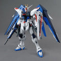 Gundam MG ZGMF-X10A Freedom Gundam Ver 2.0 1/100 Scale Master Grade Model Kit