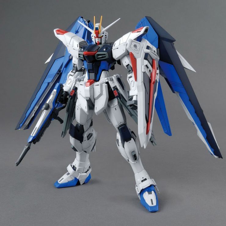 Gundam MG ZGMF-X10A Freedom Gundam Ver 2.0 1/100 Scale Master Grade Model Kit