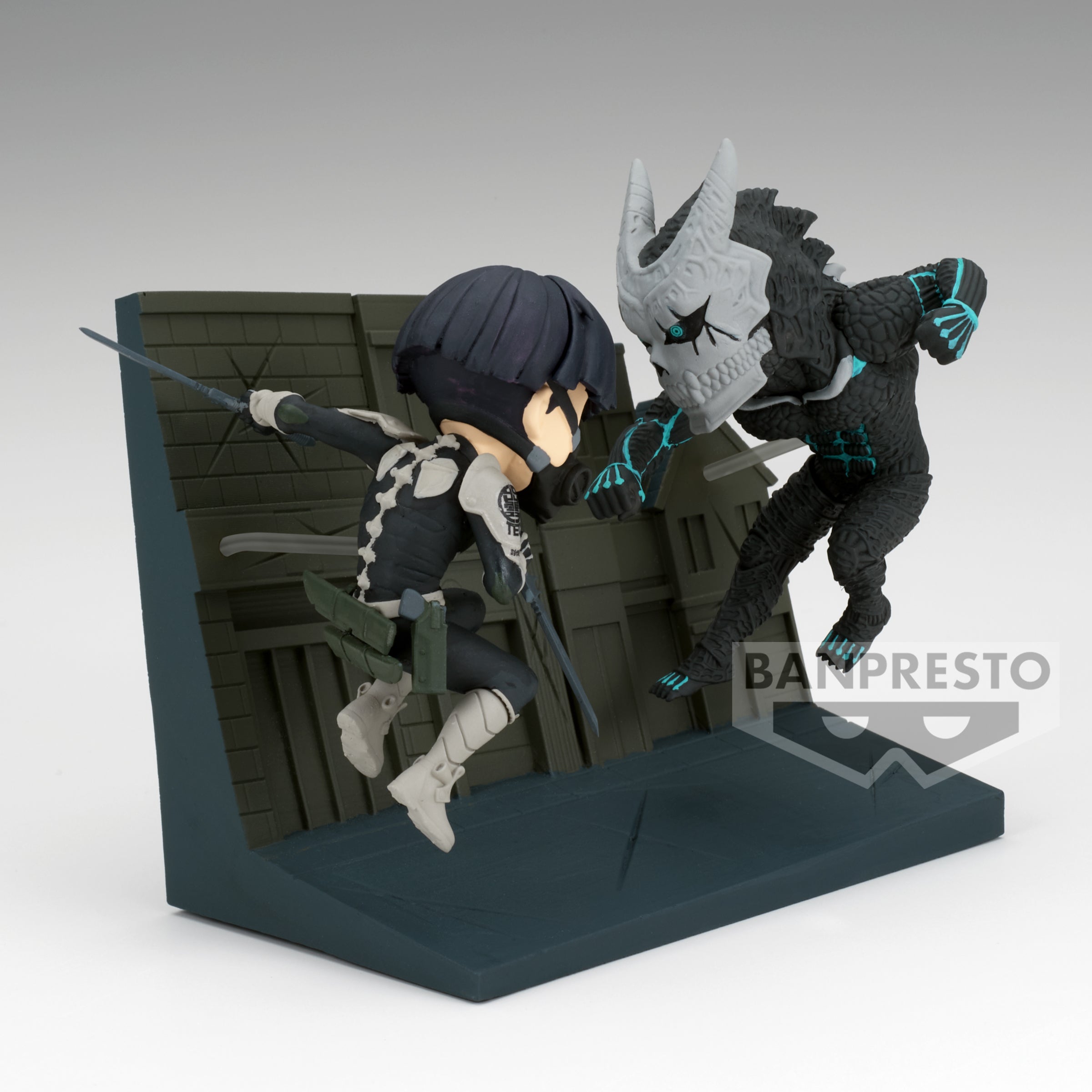 Kaiju No. 8 Soshiro Hoshina vs. Kaiju No. 8 WCF Log Stories Figure